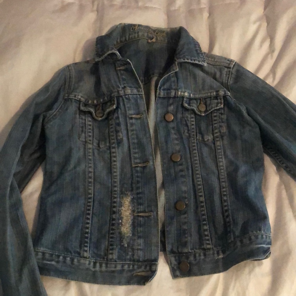 AE Jean jacket, lightly distressed!
